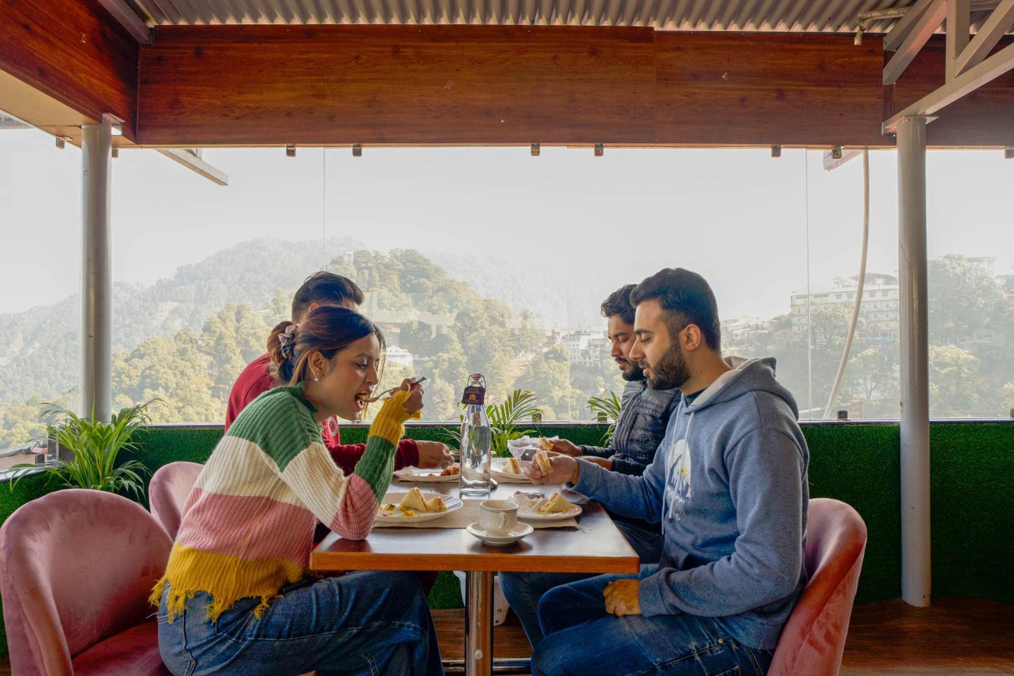 Super Hotel By Perfectstayz Mall Road Mussoorie Εξωτερικό φωτογραφία